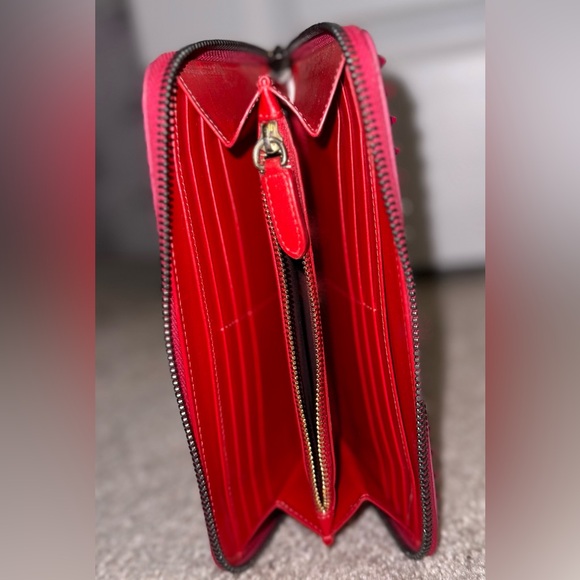 Christian Louboutin - Picture 5 of 5